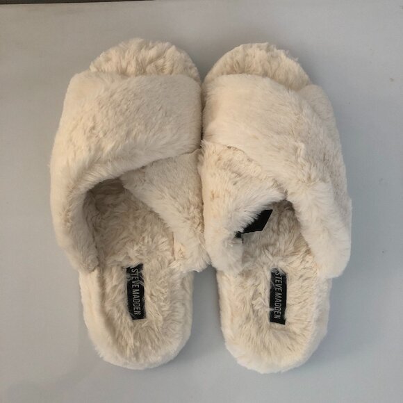 Steve Madden cozy white chunky faux fur slippers - Picture 1 of 3